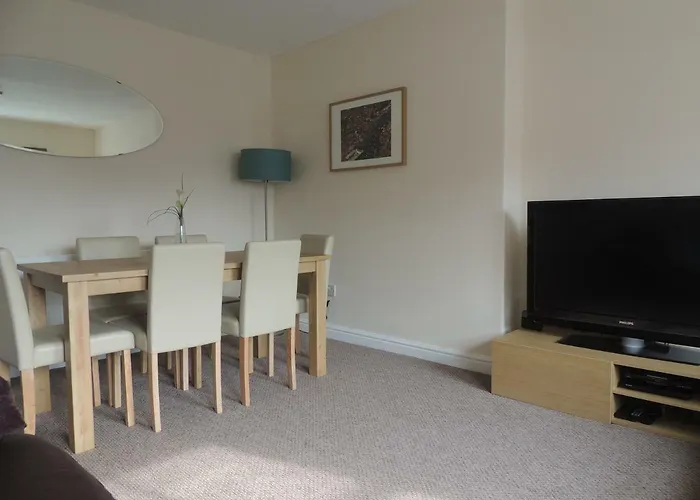Apartment 2, 27 Skinner Street